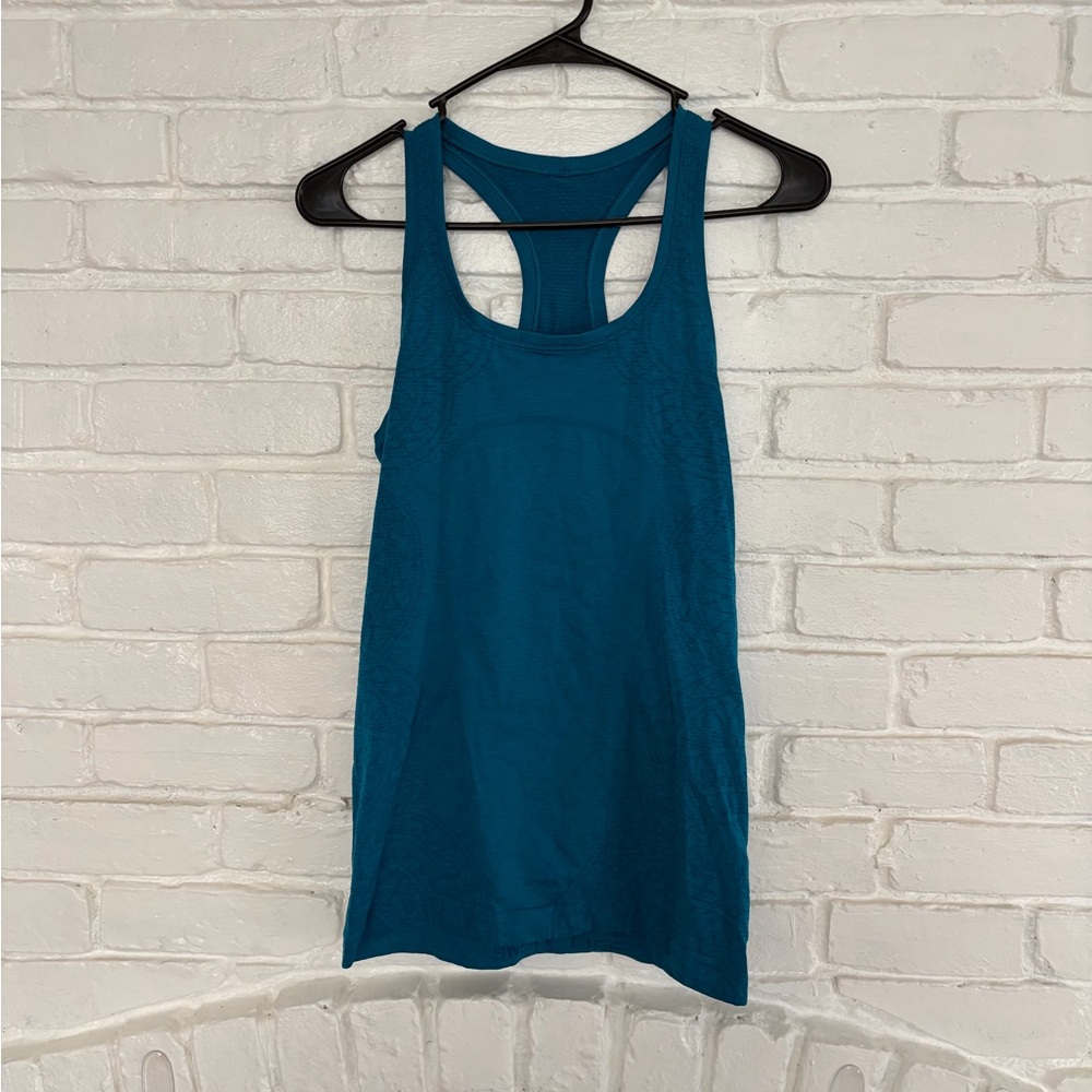 Women’s blue lululemon activewear tank top size 6